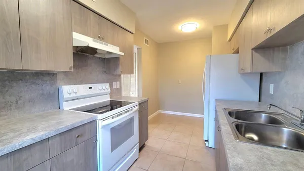 $2,100 | 1800 Northeast 170th Street, North Miami Beach, FL 33162