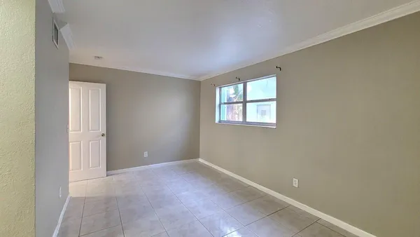 $2,100 | 1800 Northeast 170th Street, North Miami Beach, FL 33162