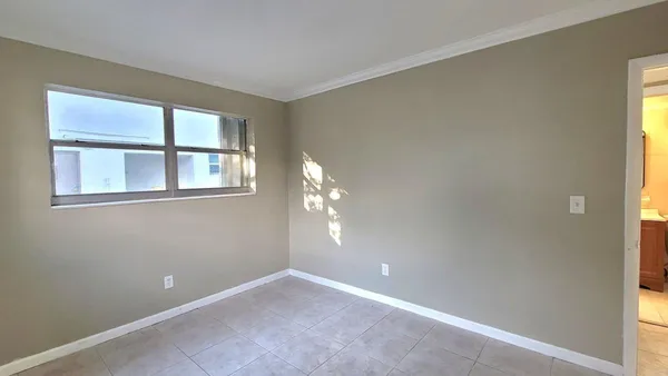 $2,100 | 1800 Northeast 170th Street, North Miami Beach, FL 33162