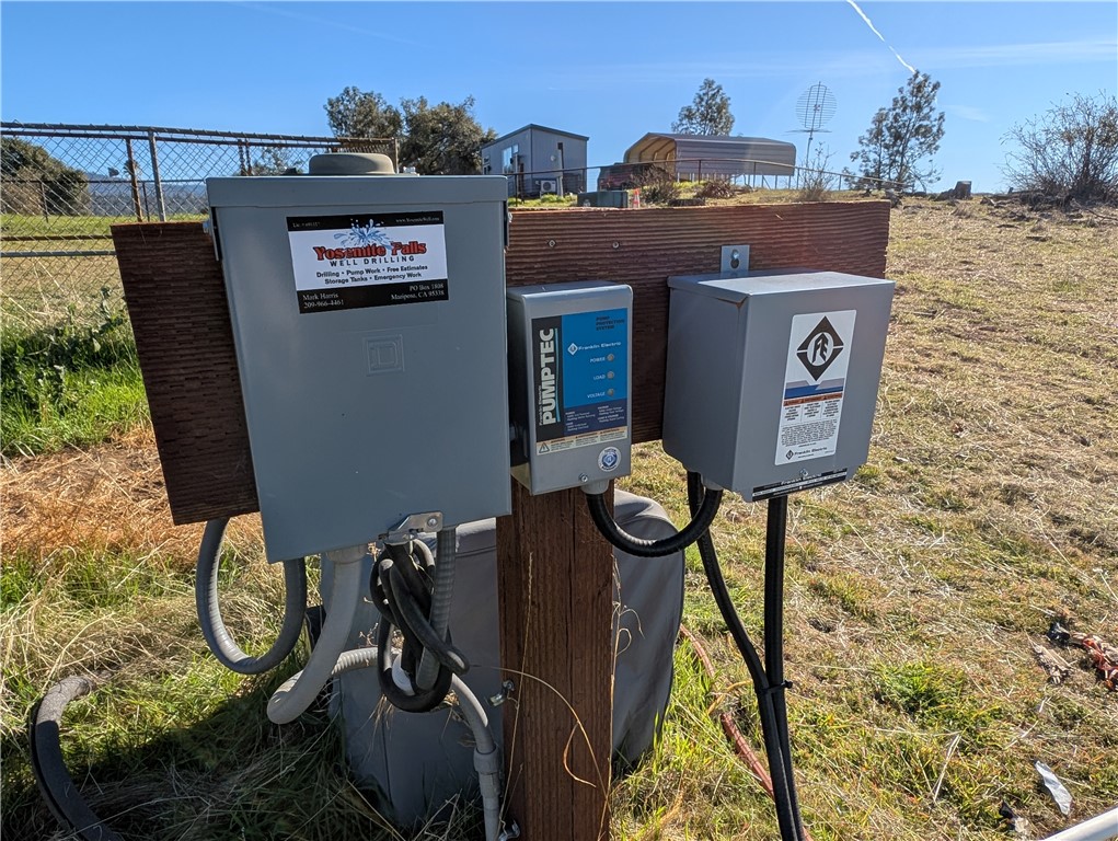 4103 Triangle Road Mariposa, CA 95338 - Photo 26 of 39 a view of a pathway of a house