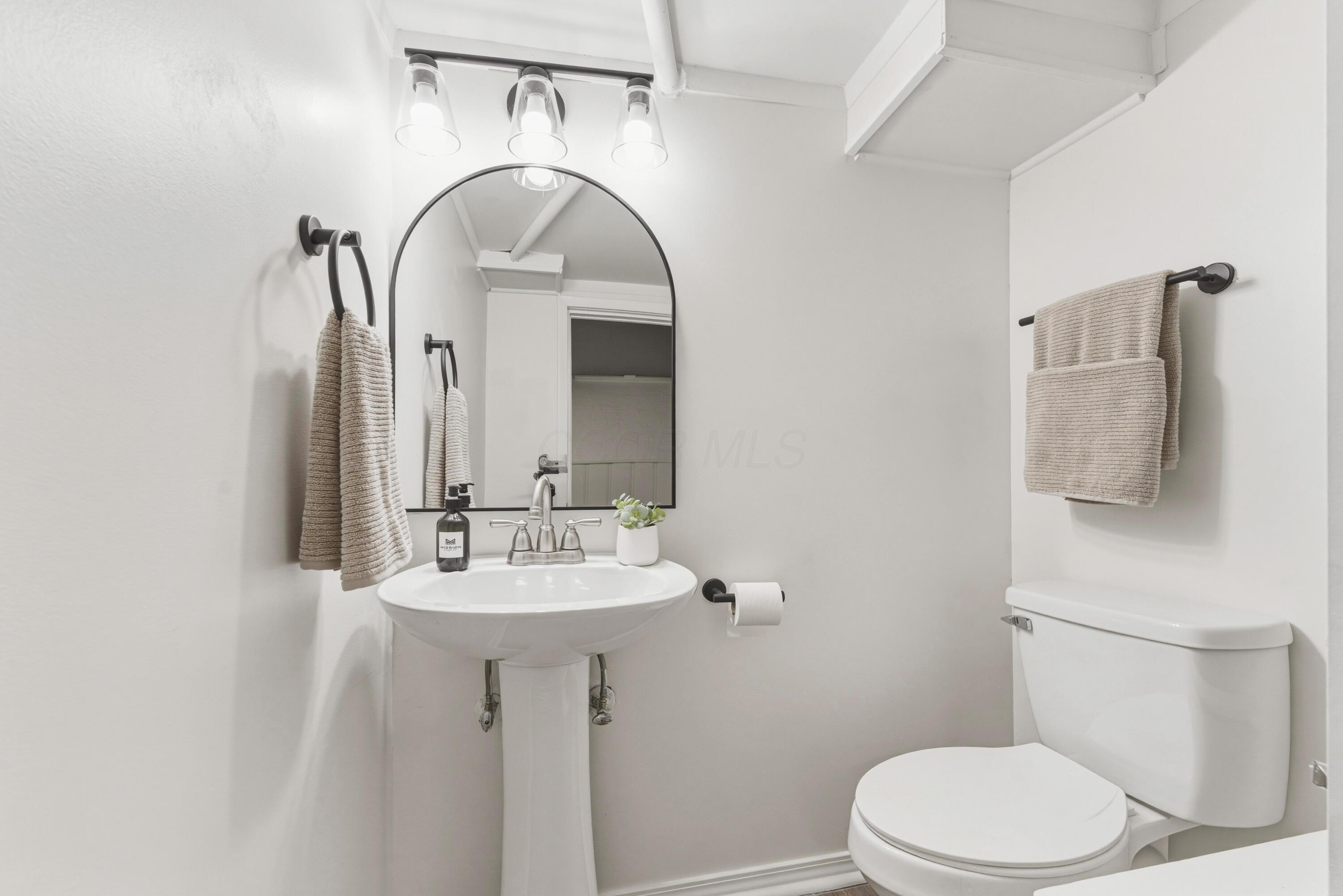 2753 Eastminster Road Columbus, OH 43209 - Photo 33 of 48 Bathroom3