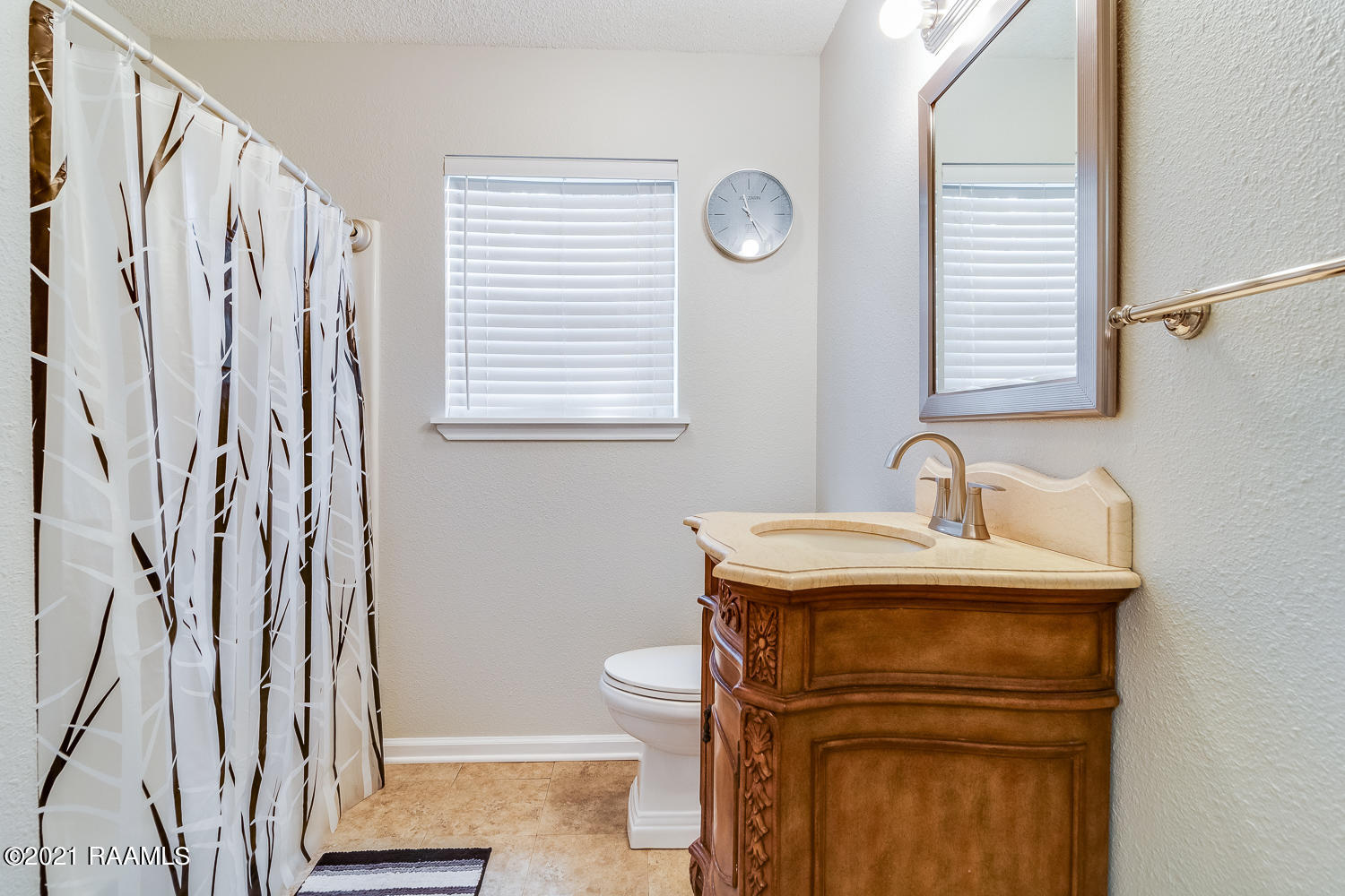 404 Maryview Farm Road Lafayette, LA 70507 - Photo 17 of 33 Guest Bath
