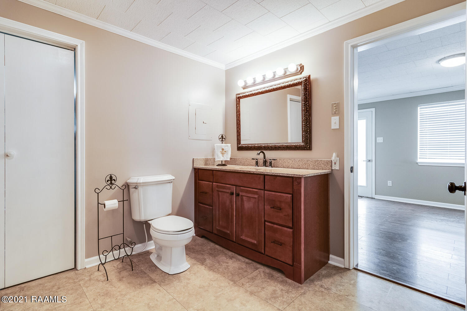 404 Maryview Farm Road Lafayette, LA 70507 - Photo 5 of 33 Master Bath Entrance