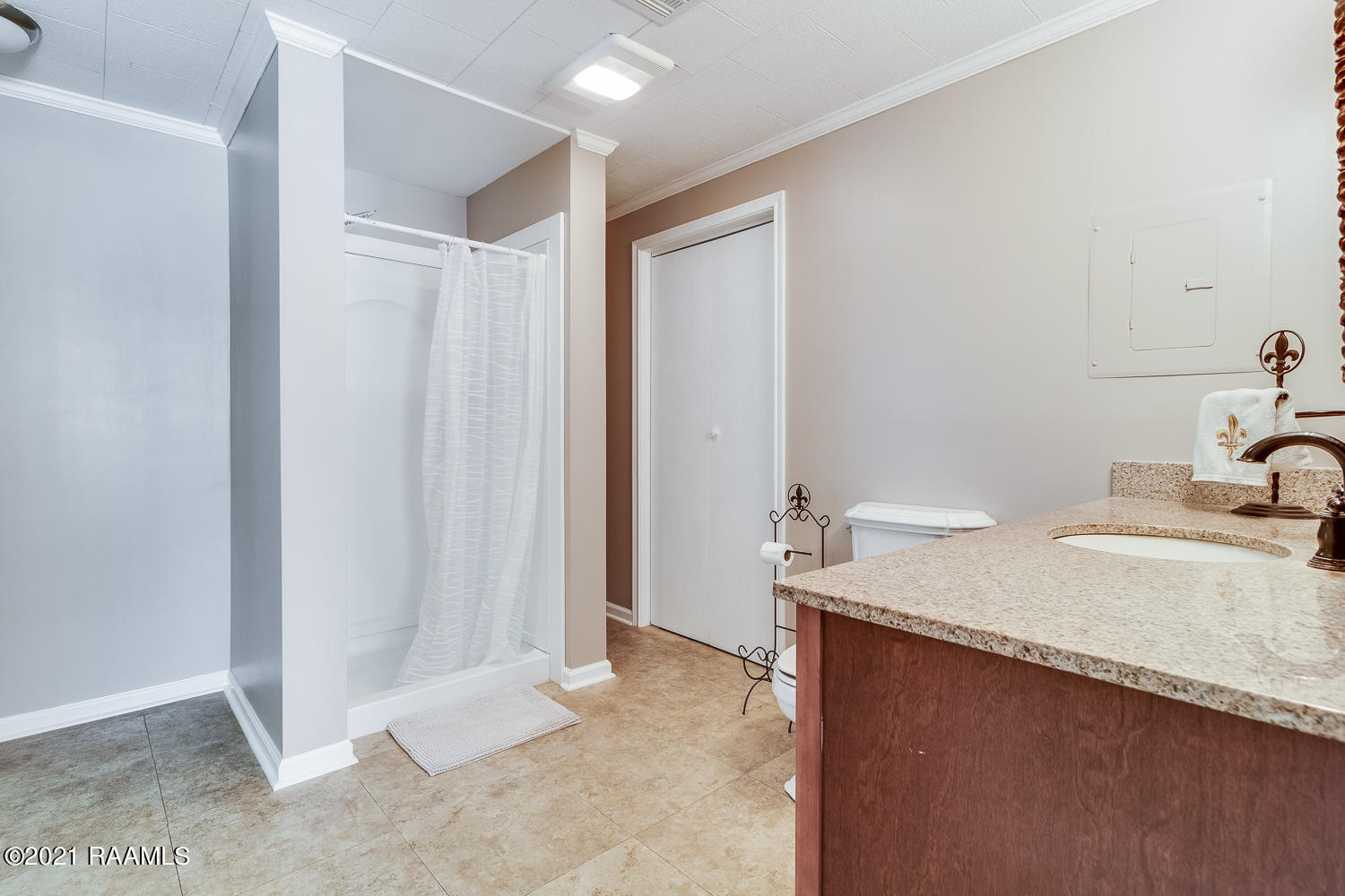 404 Maryview Farm Road Lafayette, LA 70507 - Photo 6 of 33 Master Bath Separate Shower