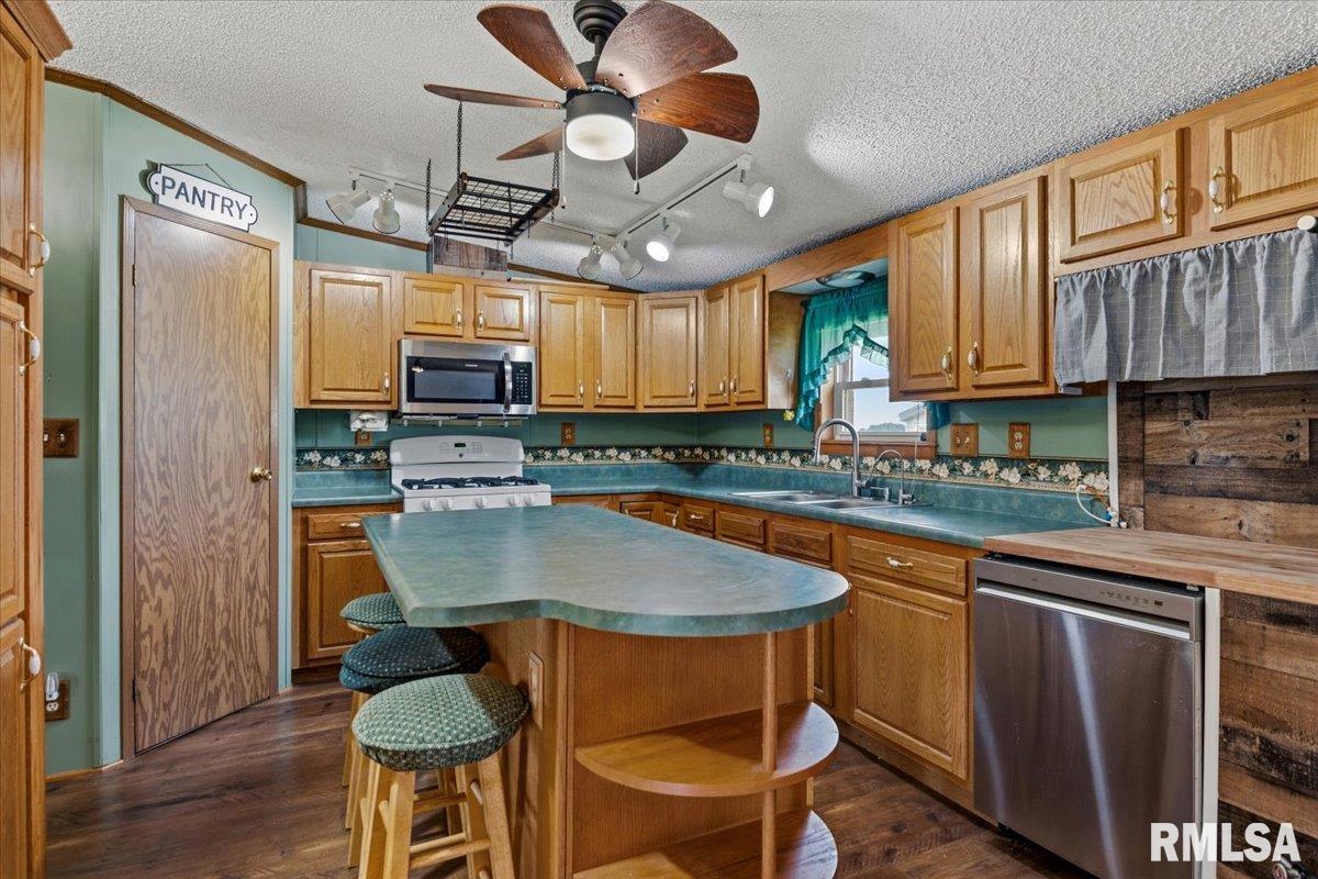 28457 Tutman Road Greenview, IL 62642 - Photo 14 of 49