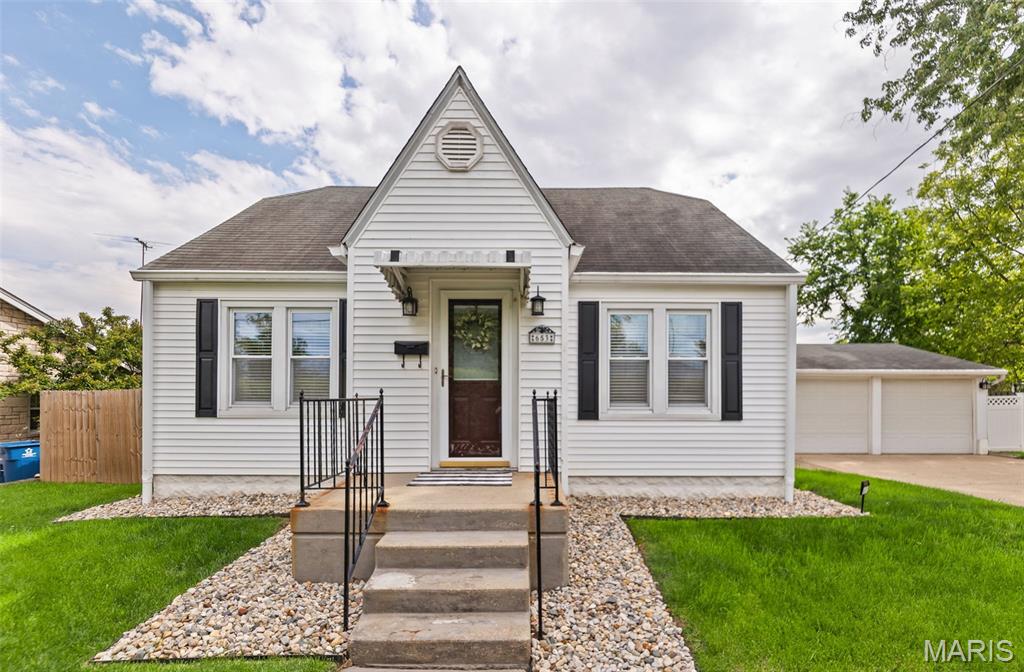 653 Elfgen Street Alton, IL 62002 - Photo 1 of 38