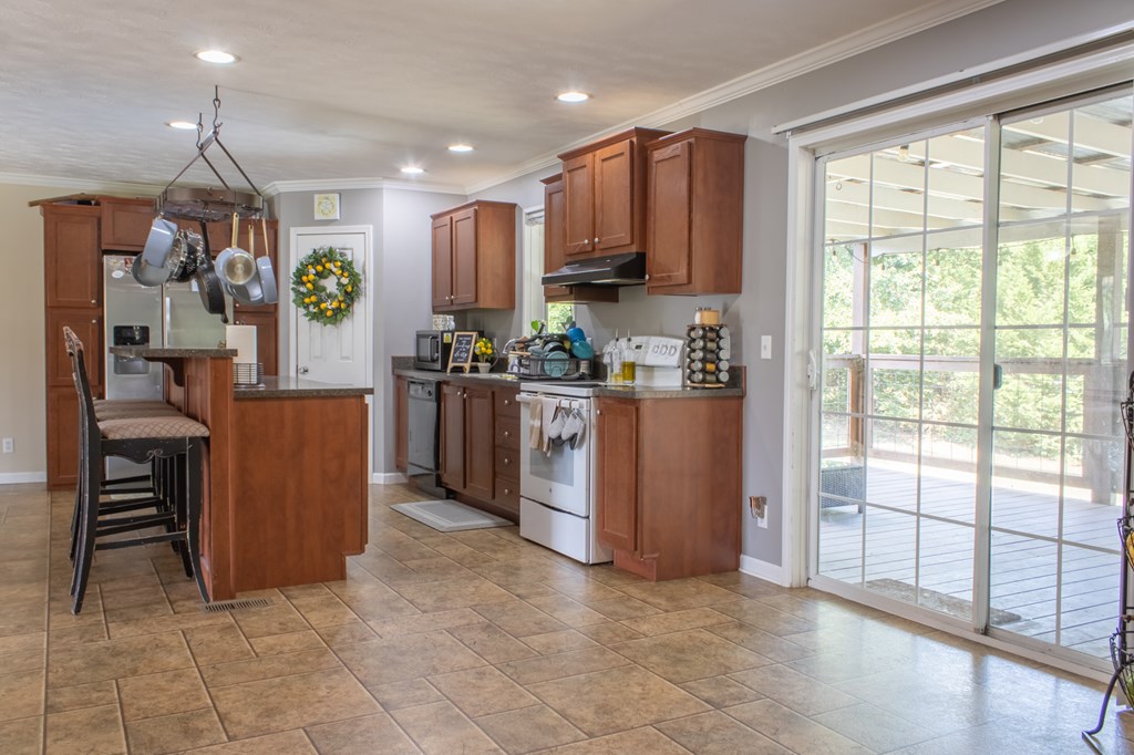 725 Friendship Road Chickamauga, GA 30707 - Photo 10 of 43 Gallery Image 10