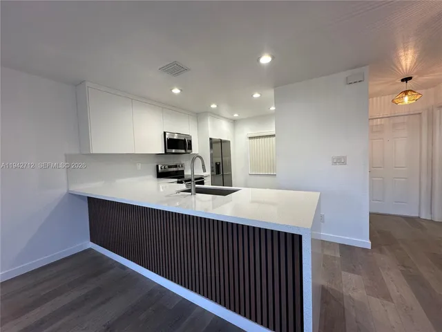 $3,095 | 322 Northeast 3rd Street, Unit C, Hallandale Beach, FL 33009