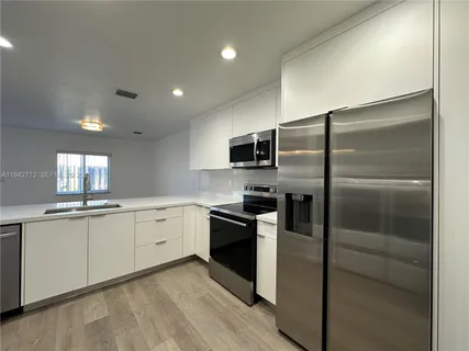 $3,095 | 322 Northeast 3rd Street, Unit C, Hallandale Beach, FL 33009