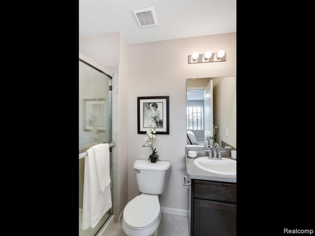 3329 North Squirrel Road Auburn Hills, MI 48326 - Photo 22 of 28 Master bathroom model