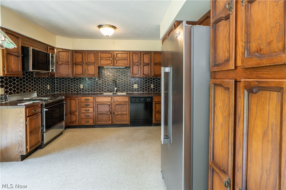 2421 Fairview Road Uniontown, OH 44685 - Photo 9 of 40