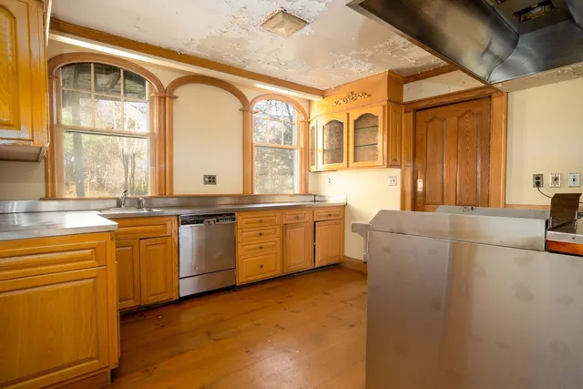 $1,300,000 | 3309-3321 Main Street, Manchester, VT 05254