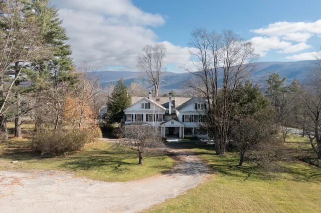 $1,300,000 | 3309-3321 Main Street, Manchester, VT 05254