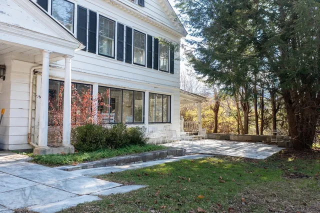 $1,300,000 | 3309-3321 Main Street, Manchester, VT 05254