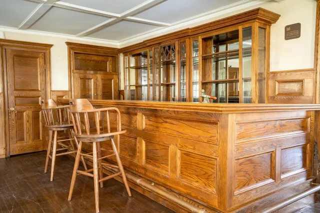 $1,300,000 | 3309-3321 Main Street, Manchester, VT 05254