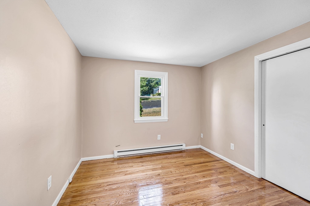 99 Lakevilla Avenue Springfield, MA 01109 - Photo 15 of 34