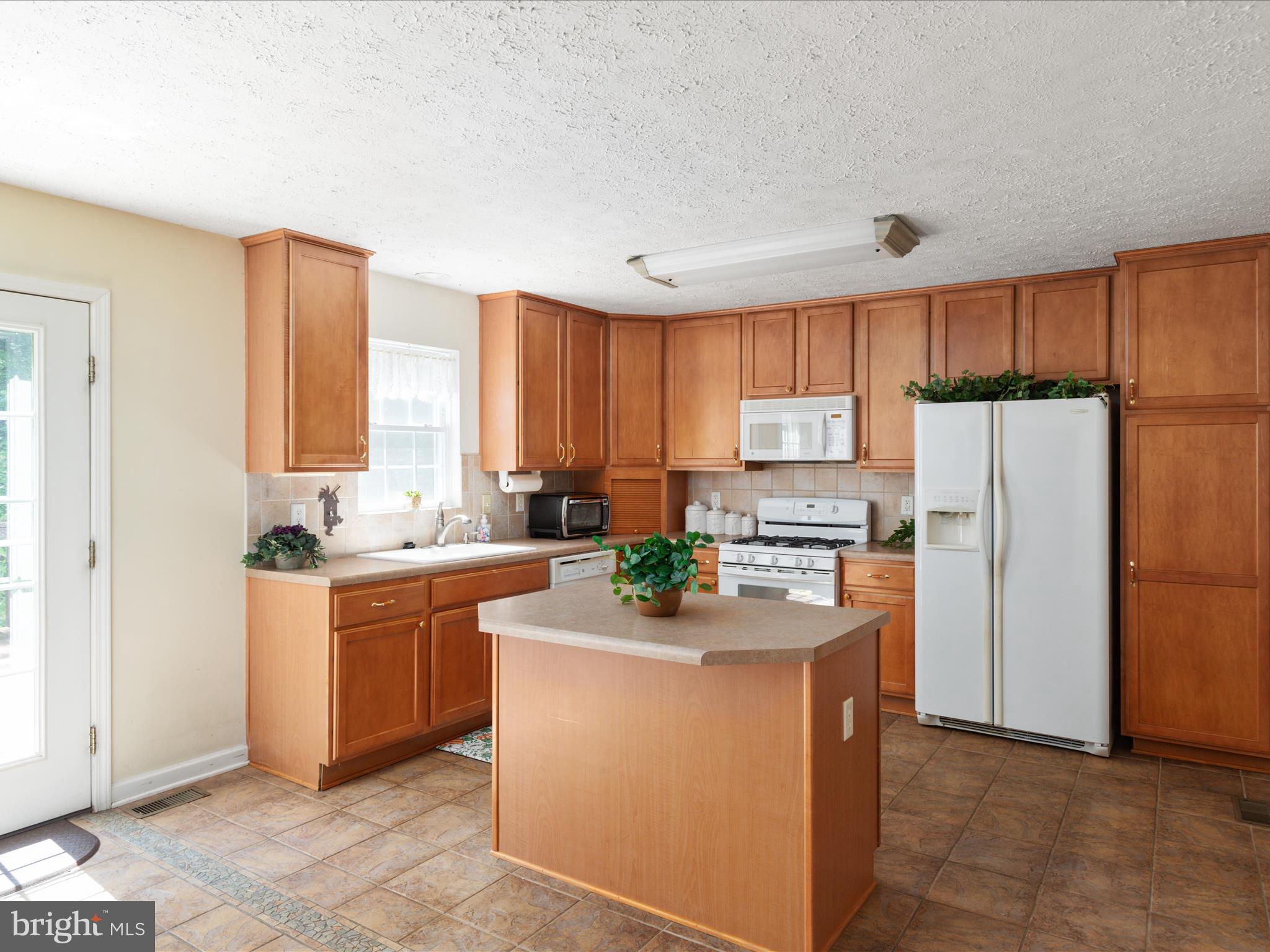 158 Redtail Court Basye, VA 22810 - Photo 6 of 79 BY1A0523_158 Redtail Ct- Absolute Altitude - 7 - 2