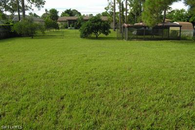 7270 Lobelia Road Fort Myers, FL 33967 - Photo 2 of 6 a view of a garden with a bench