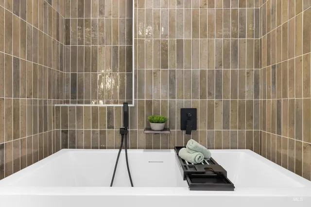 $2,008,000 | 55 East State Street, Unit 304, Eagle, ID 83616