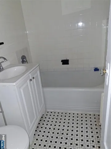 $1,675 | 149 Central Avenue, Ridgefield Park, NJ 07660