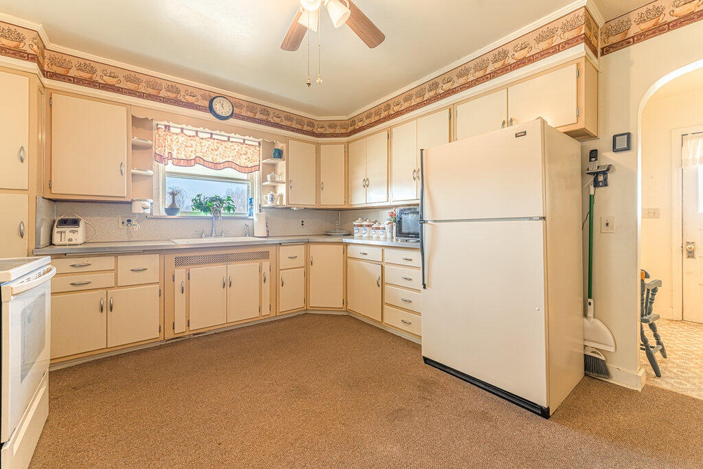 2915 West Chicago Road Niles, MI 49120 - Photo 8 of 17 kitchen