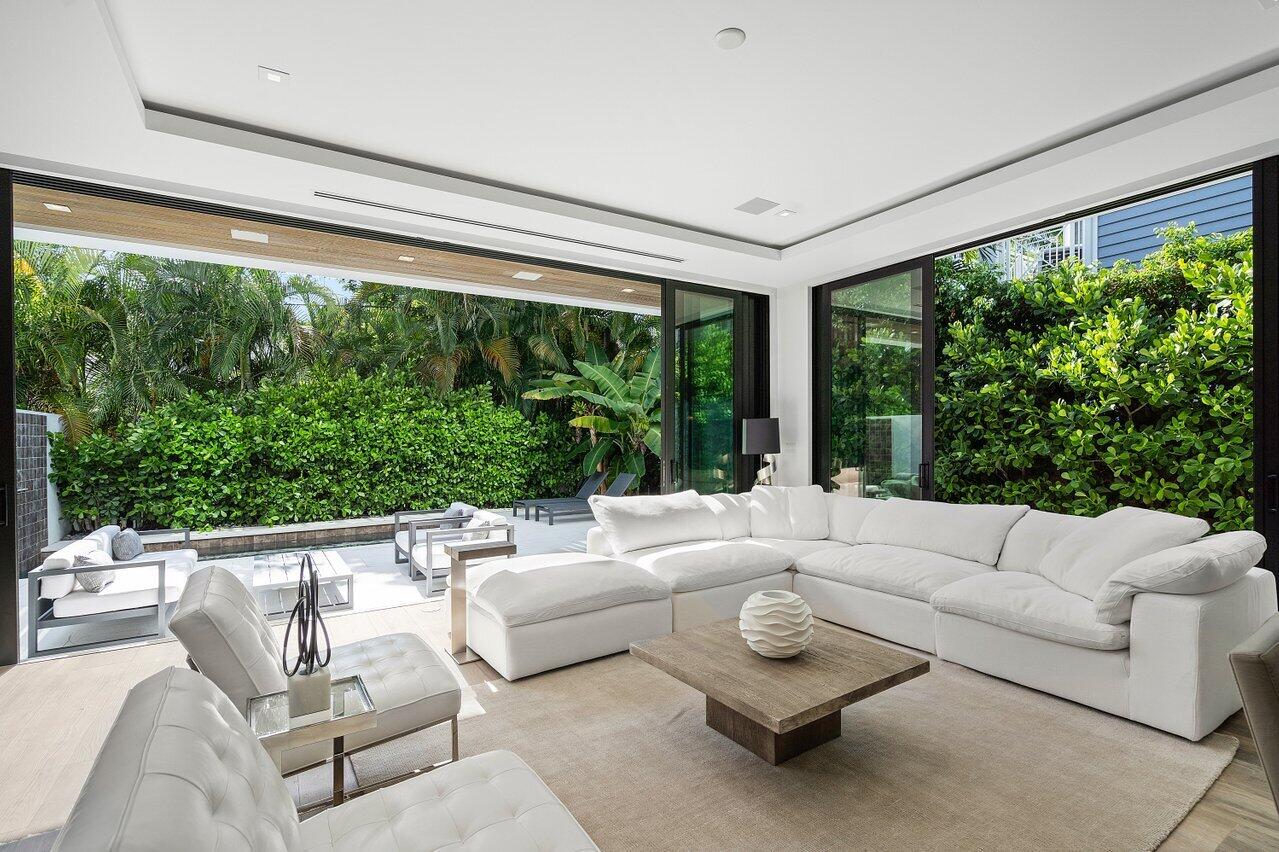 530 Northeast Wavecrest Way, Unit SOUTH Boca Raton, FL 33432 - Photo 4 of 36 011-530NortheastWavecrestWay-BocaRaton-F