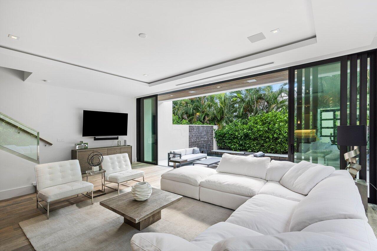 530 Northeast Wavecrest Way, Unit SOUTH Boca Raton, FL 33432 - Photo 5 of 36 010-530NortheastWavecrestWay-BocaRaton-F