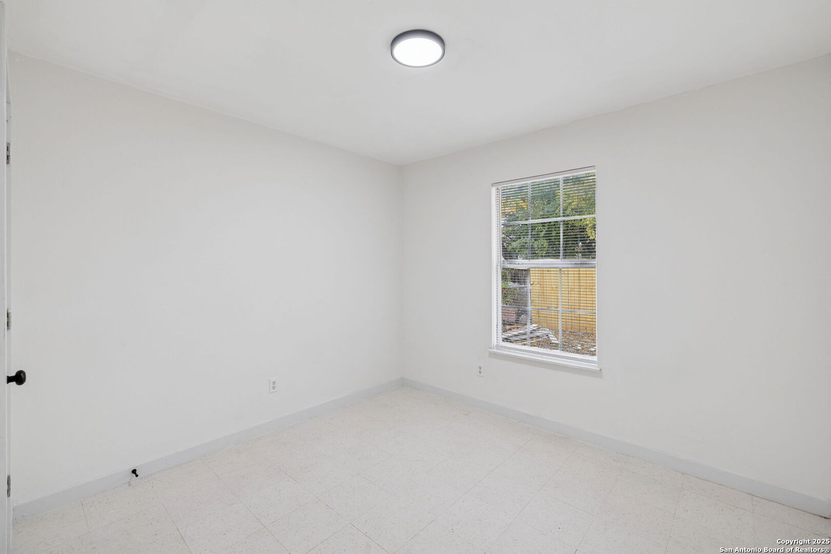 1349 Rivas Street San Antonio, TX 78207 - Photo 24 of 35 an empty room with a window