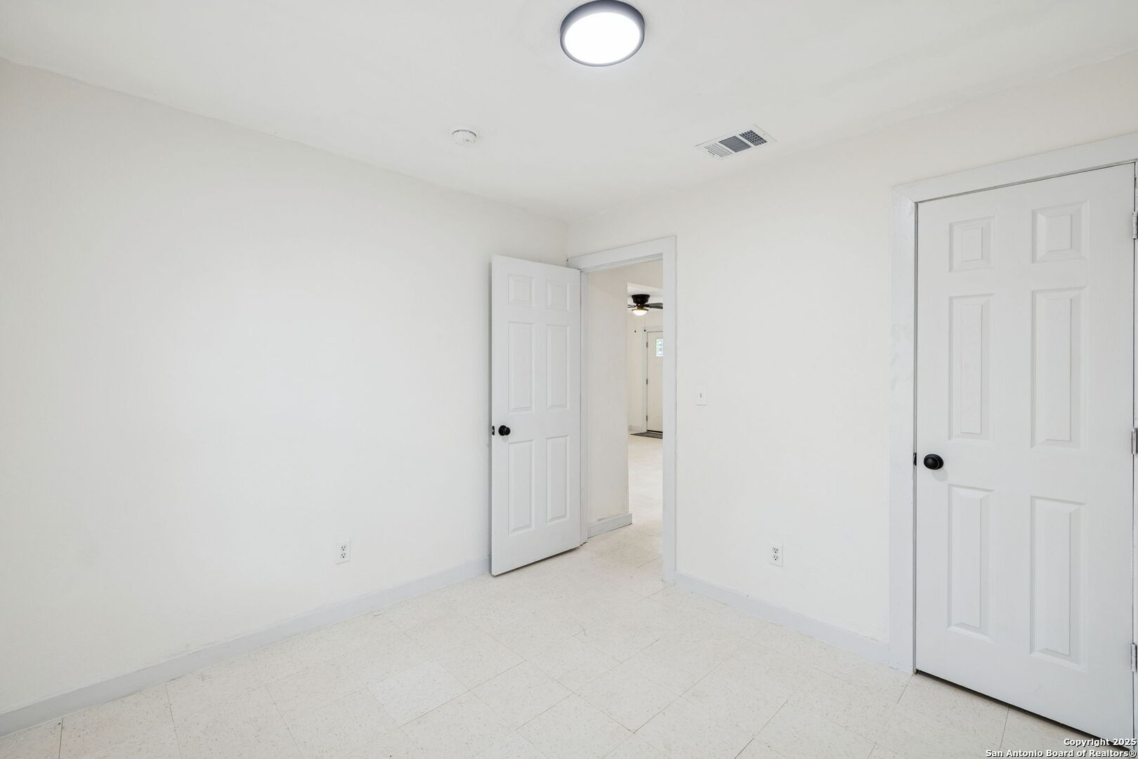 1349 Rivas Street San Antonio, TX 78207 - Photo 25 of 35 a view of an empty room