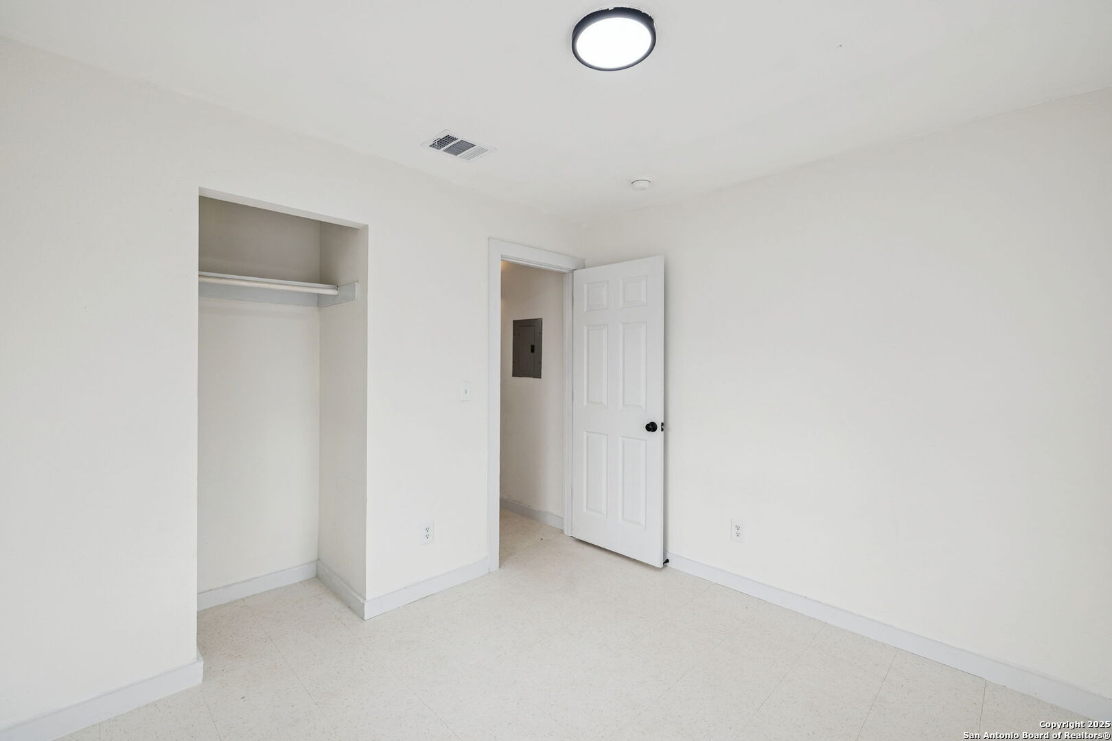1349 Rivas Street San Antonio, TX 78207 - Photo 28 of 35 a view of an empty room and window