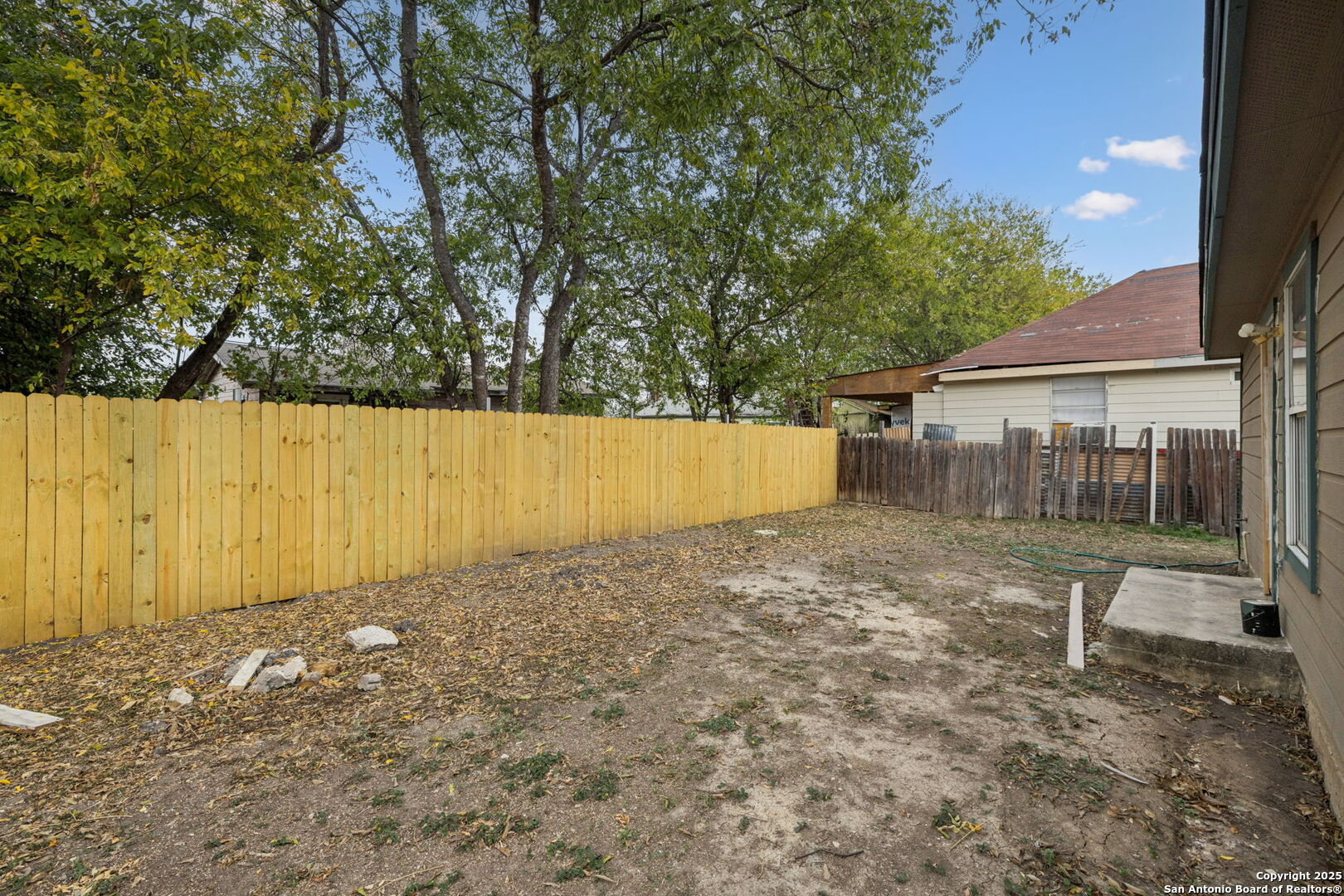 1349 Rivas Street San Antonio, TX 78207 - Photo 30 of 35 a backyard of a house