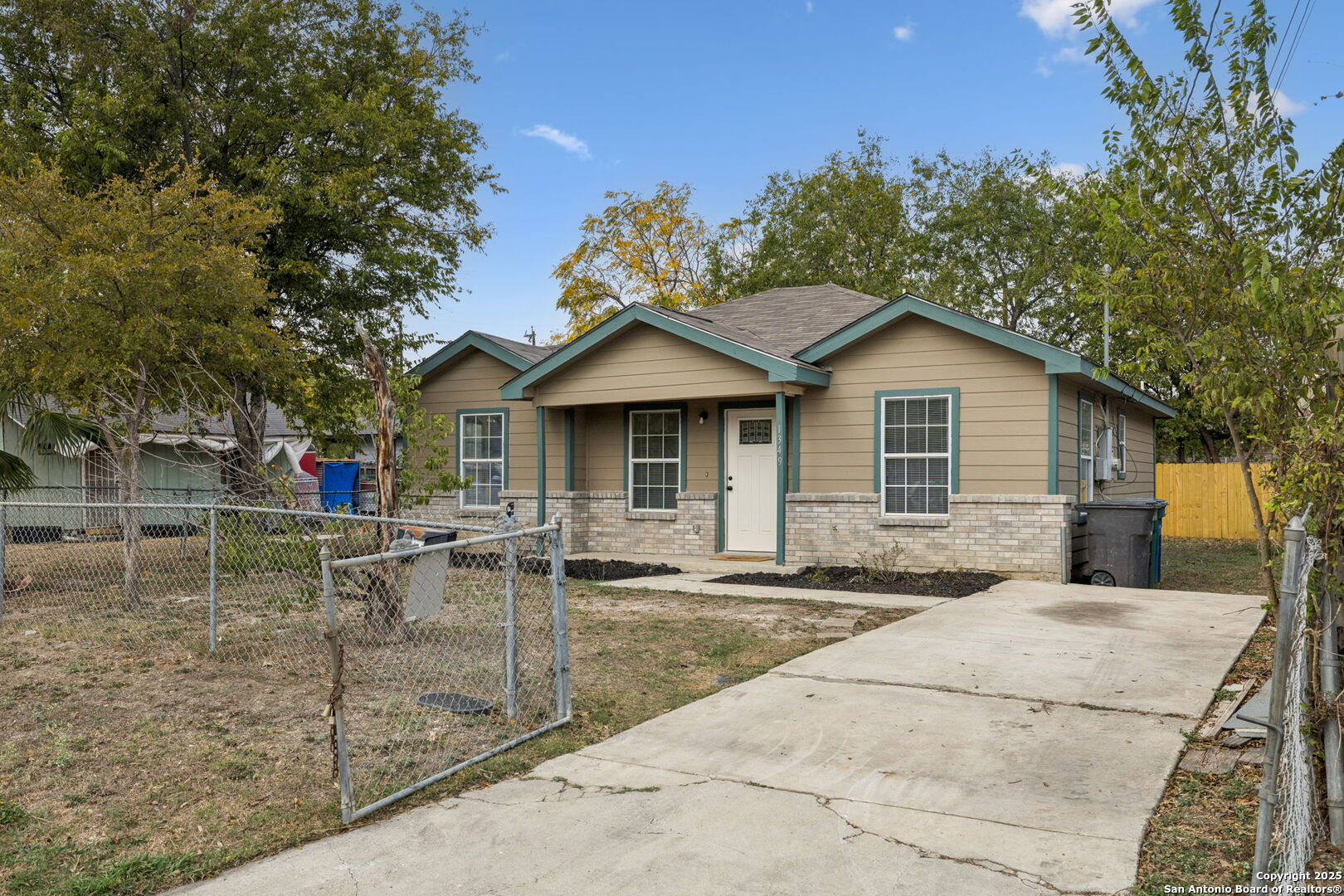 1349 Rivas Street San Antonio, TX 78207 - Photo 4 of 35 a view of a house with a patio