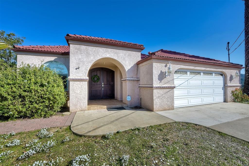 945 Canyon Heights Road Fallbrook, CA 92028 - Photo 3 of 25