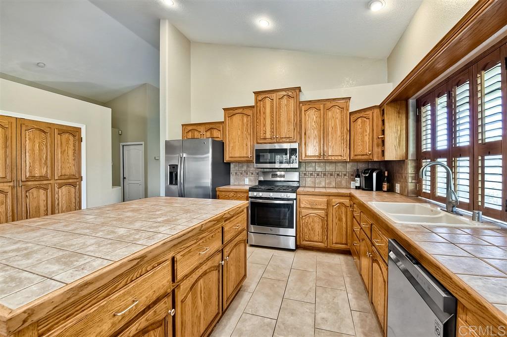 945 Canyon Heights Road Fallbrook, CA 92028 - Photo 7 of 25