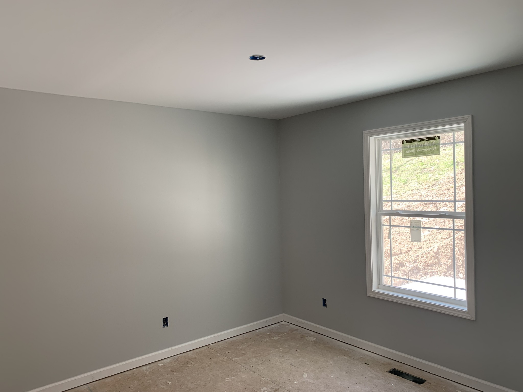388 Leo Whitley Road Lafayette, TN 37083 - Photo 8 of 10 an empty room with a window