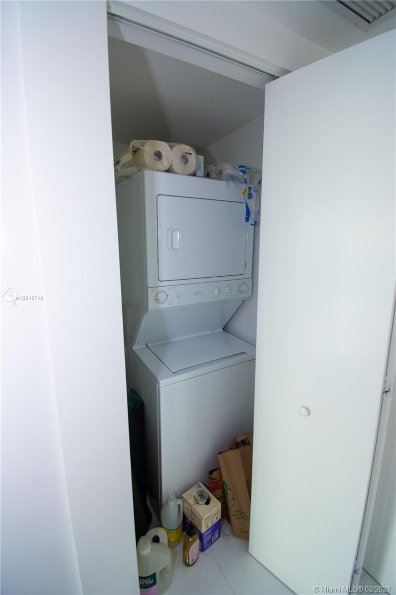 92 Southwest 3rd Street, Unit 2307 Miami, FL 33130 - Photo 12 of 18 a utility room with dryer and washer
