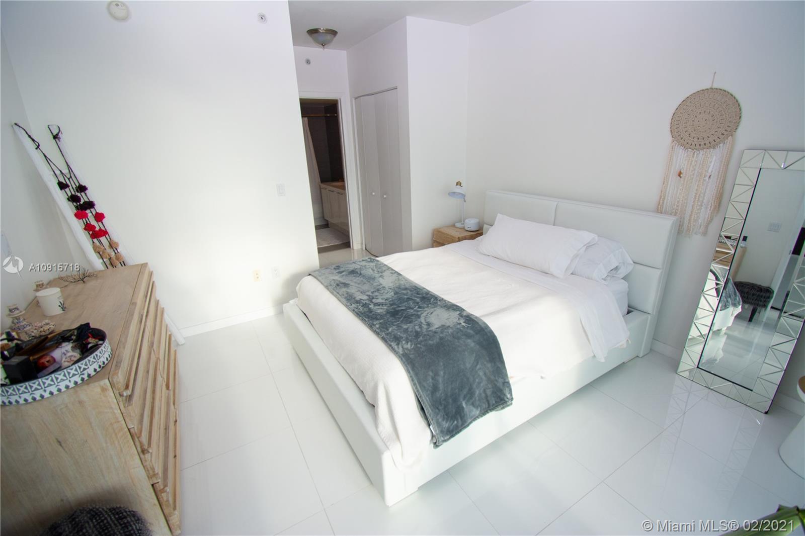 92 Southwest 3rd Street, Unit 2307 Miami, FL 33130 - Photo 9 of 18 a spacious bedroom with a bed and a window