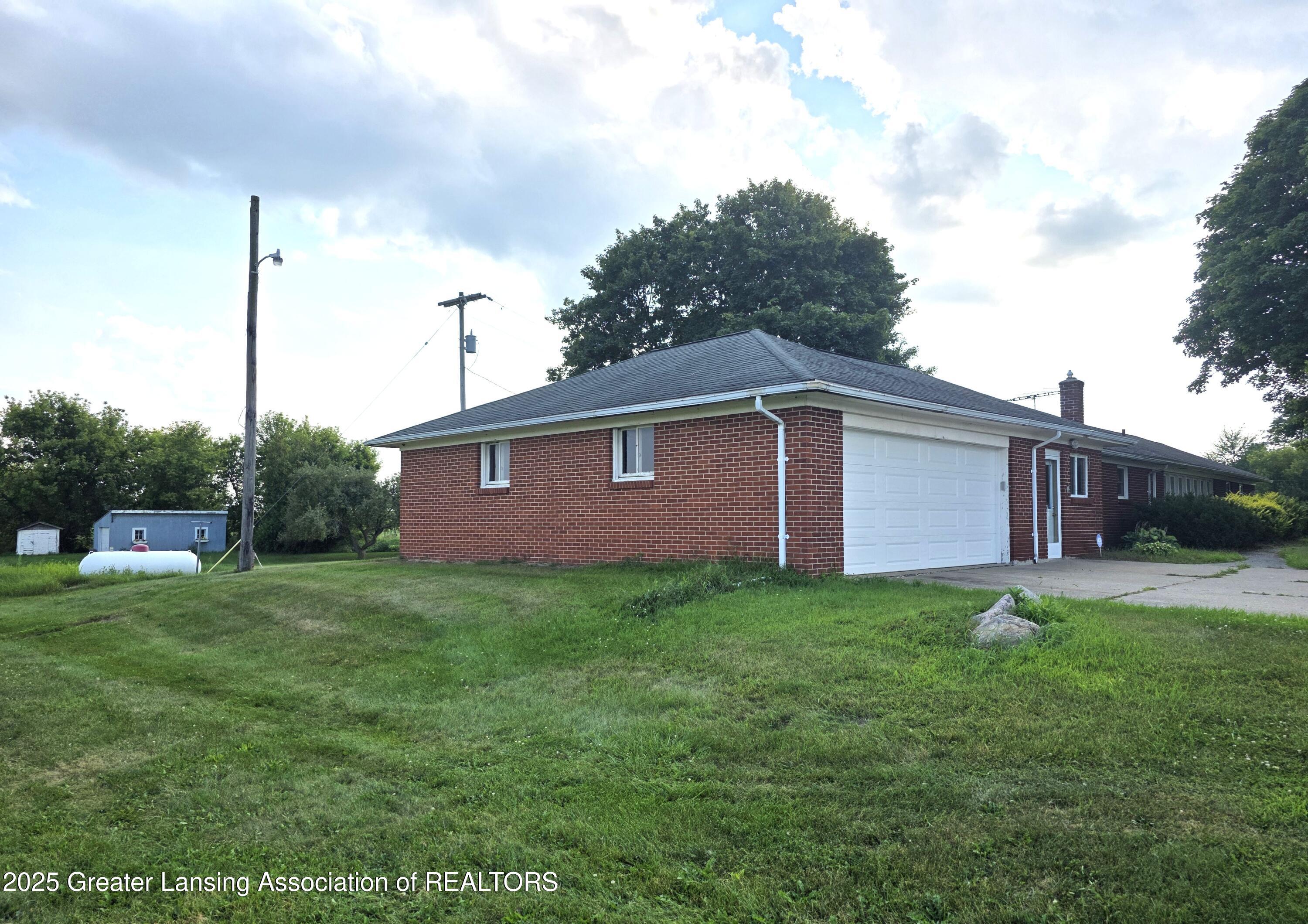 2223 Harper Road Mason, MI 48854 - Photo 3 of 26 Left side