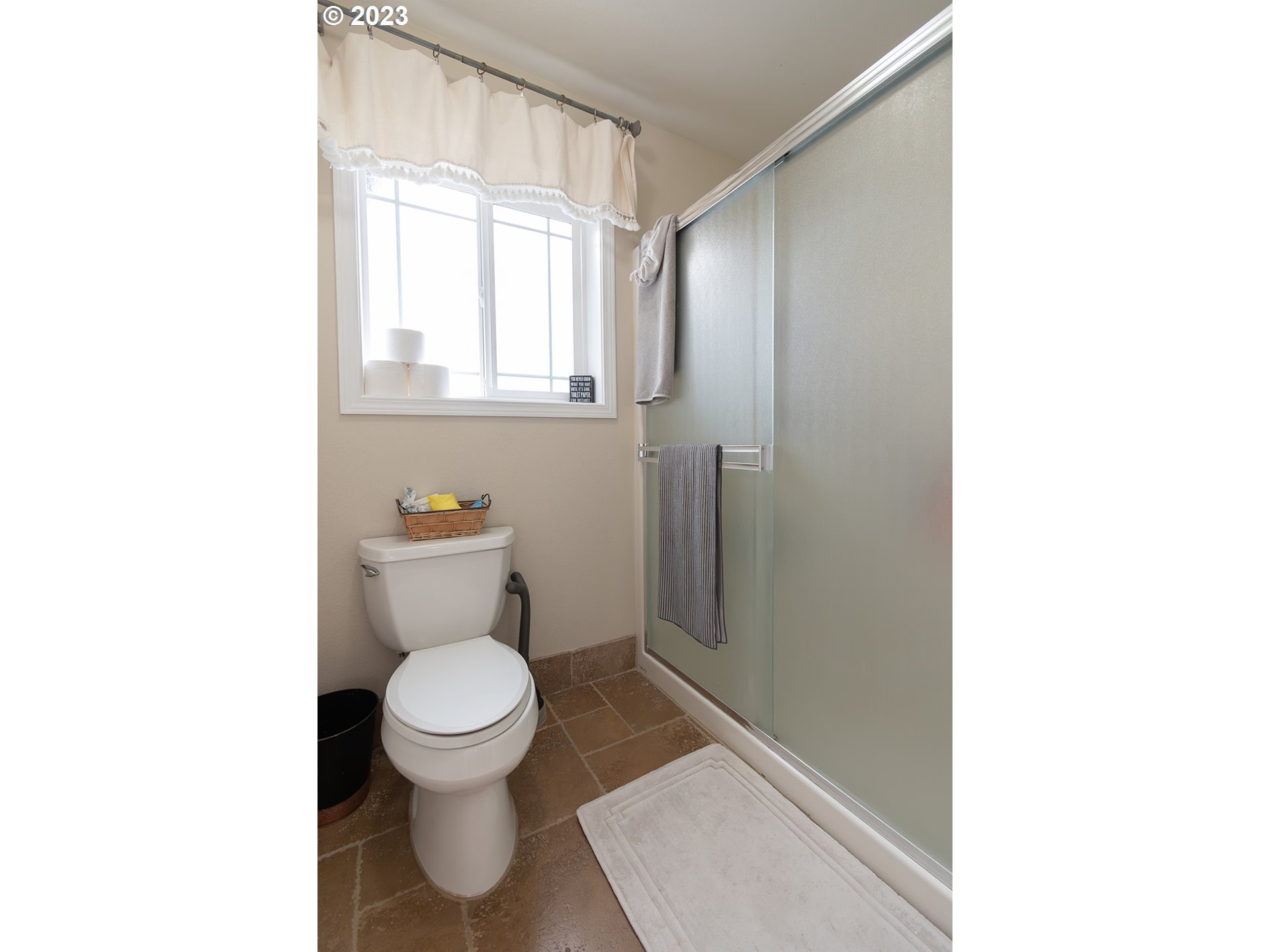 3148 South 3rd Way Ridgefield, WA 98642 - Photo 19 of 27 a bathroom with a toilet and a shower