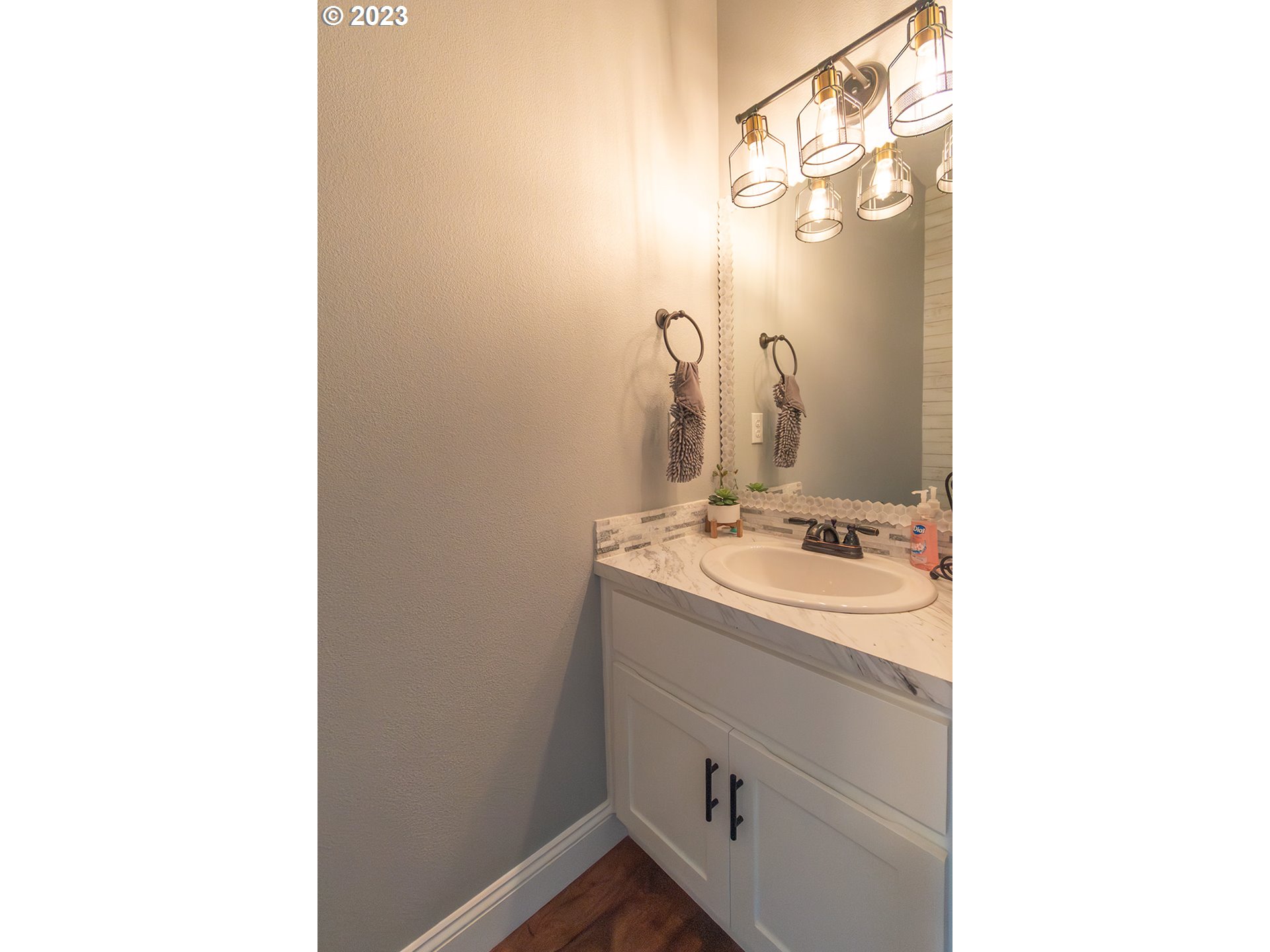 3148 South 3rd Way Ridgefield, WA 98642 - Photo 4 of 27 a bathroom with a sink and a mirror