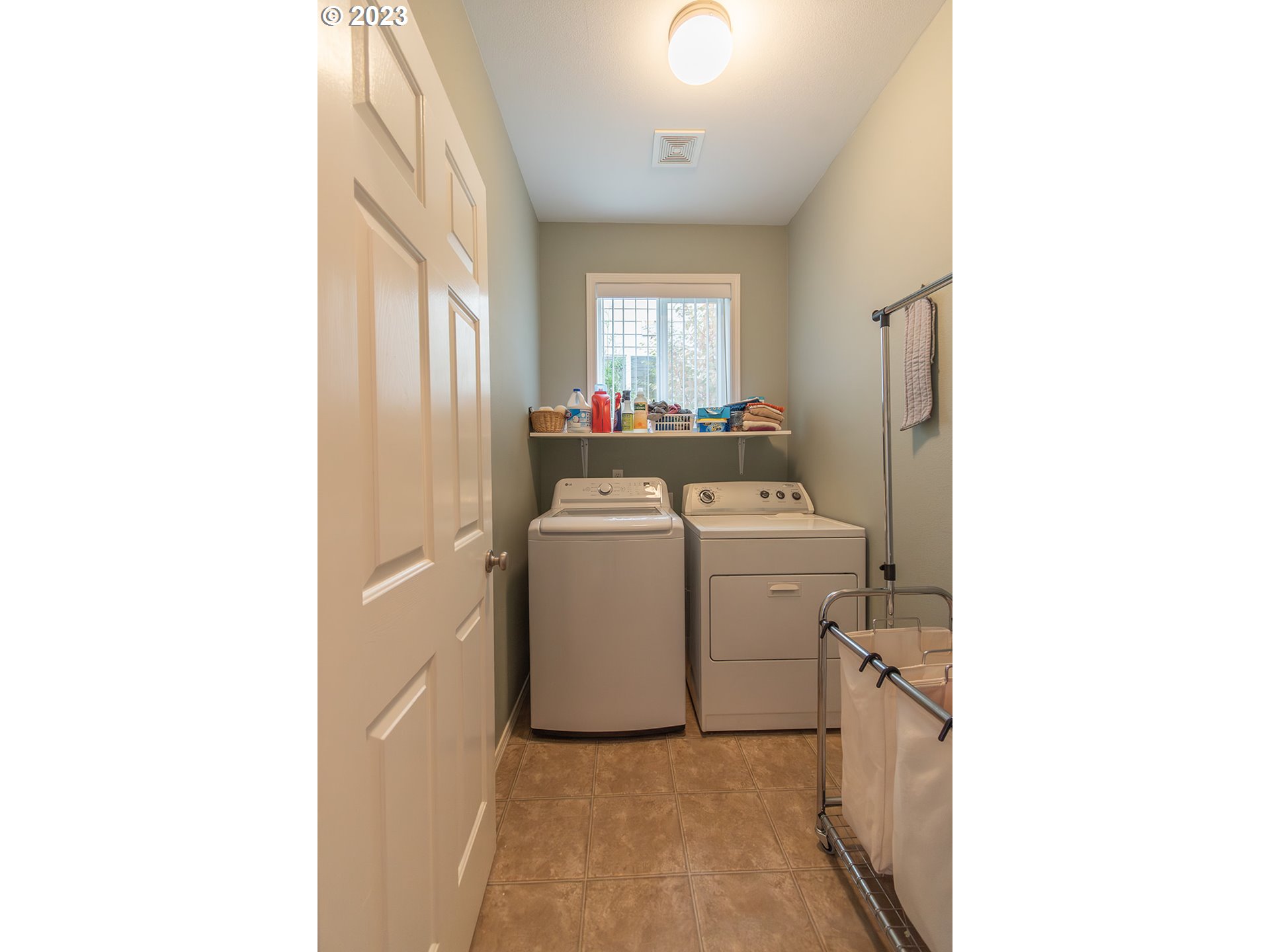3148 South 3rd Way Ridgefield, WA 98642 - Photo 9 of 27 a utility room with dryer and washer