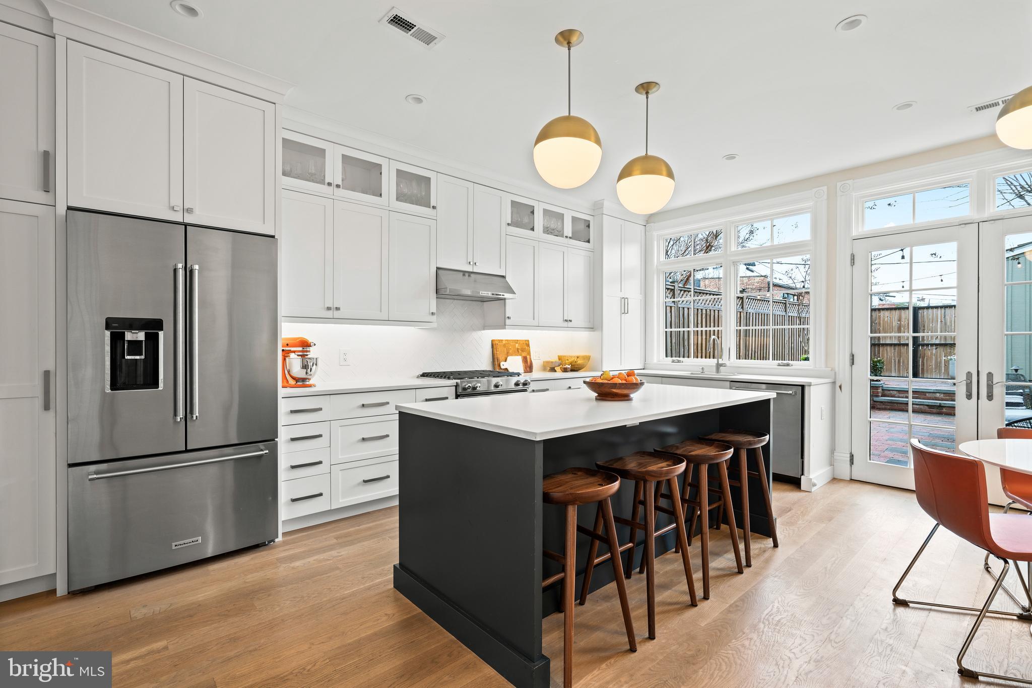 328 12th Street Southeast Washington, DC 20003 - Photo 7 of 32