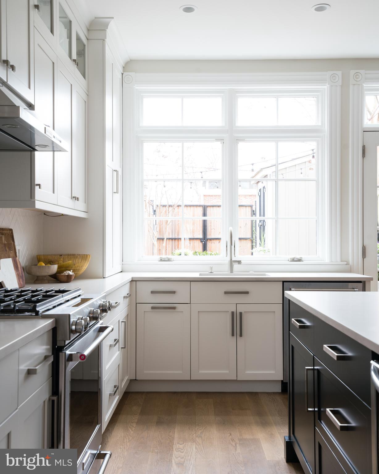 328 12th Street Southeast Washington, DC 20003 - Photo 8 of 32