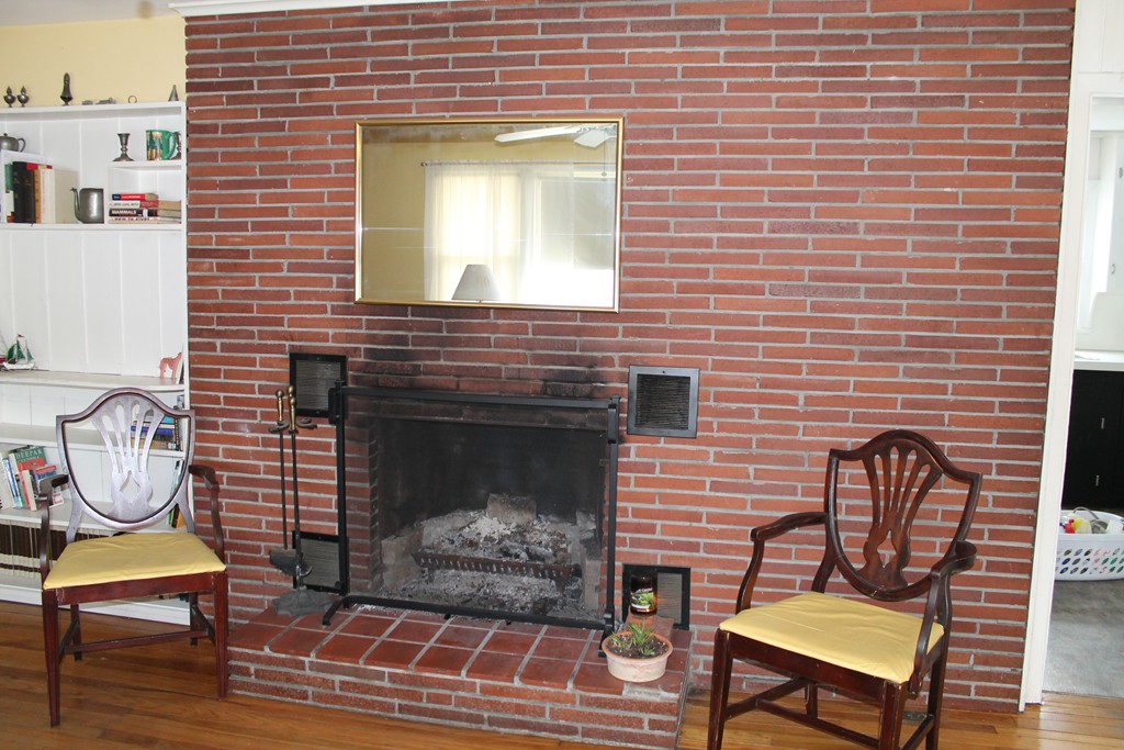 76 Ray Street Webster, MA 01570 - Photo 5 of 26 Gallery Image 5