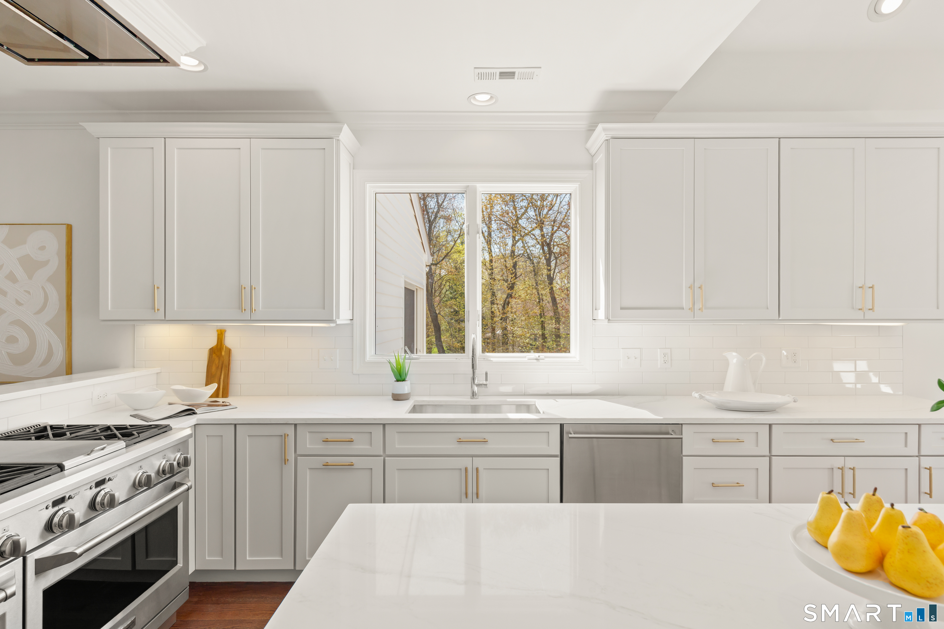276 Flintlock Road Fairfield, CT 06890 - Photo 15 of 39