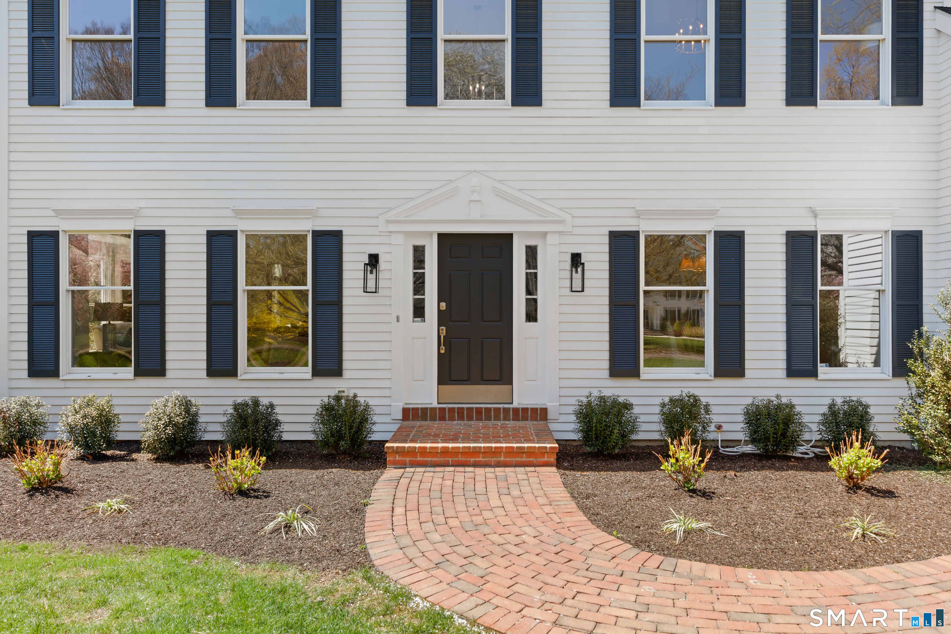 276 Flintlock Road Fairfield, CT 06890 - Photo 2 of 39