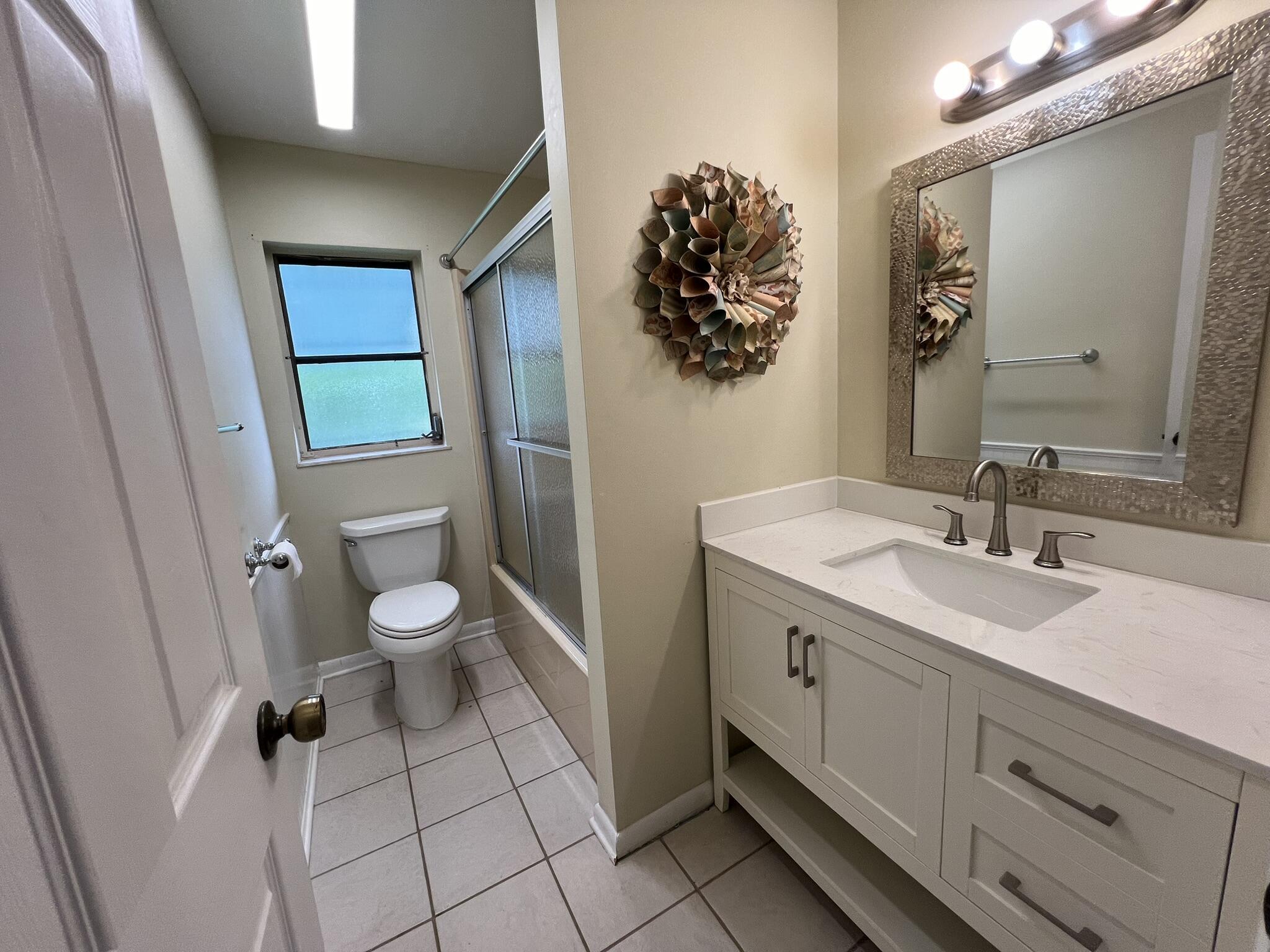 1916 Coconut Drive Fort Pierce, FL 34949 - Photo 17 of 33 Guest Bath