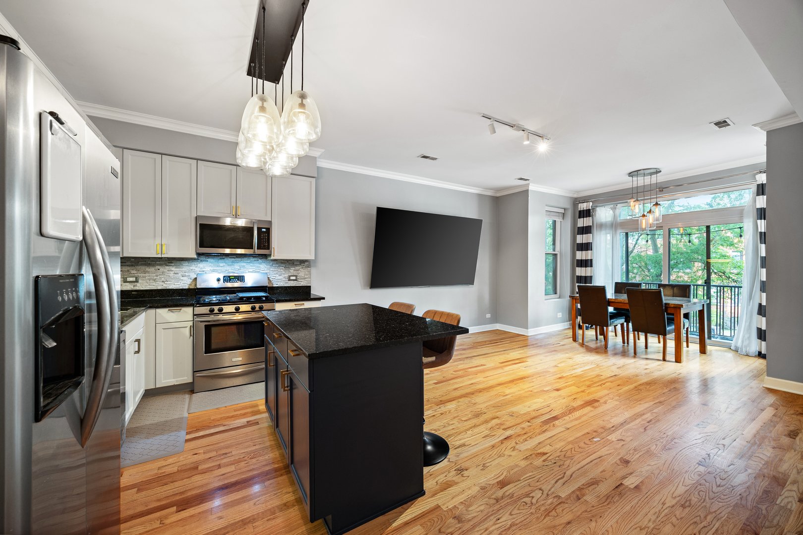 1435 West Addison Street, Unit 2 Chicago, IL 60657 - Photo 2 of 18 Gallery Image 2