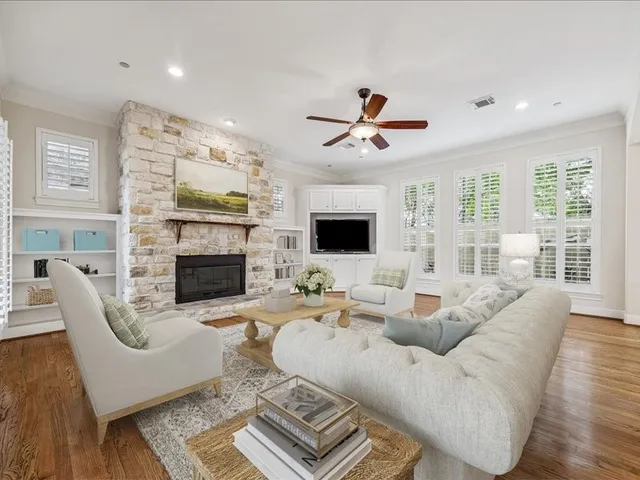 $949,000 | 6324 Elm Court, Bellaire, TX 77401