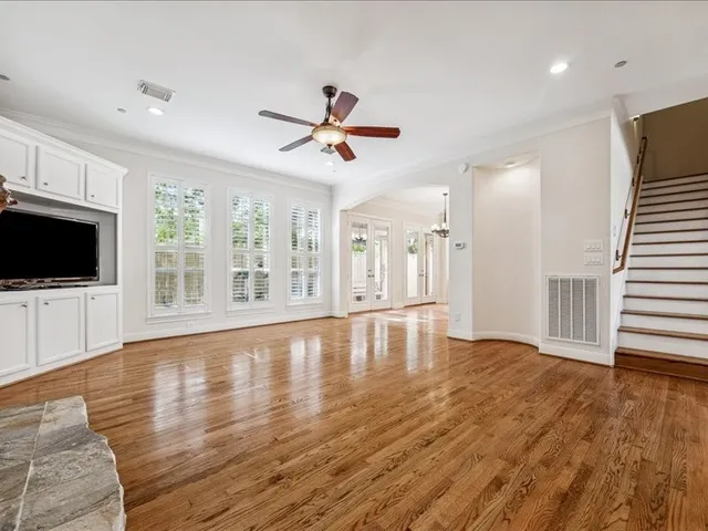 $949,000 | 6324 Elm Court, Bellaire, TX 77401